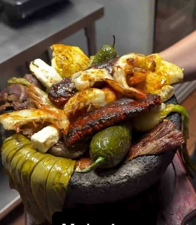 Molcajete De La Casa (Large / Grande).