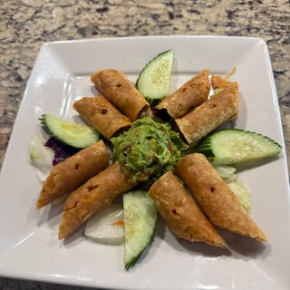 Taquitos Con Guacamole
